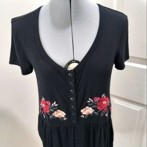 American Eagle Black Top W/Embroidered Flowers Size XS